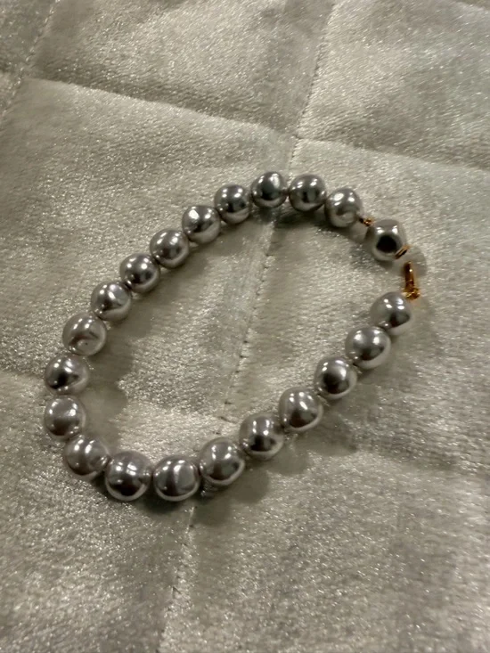 Versatile Elegance Gray Faux Pearl Bracelet - Picture 6 of 9